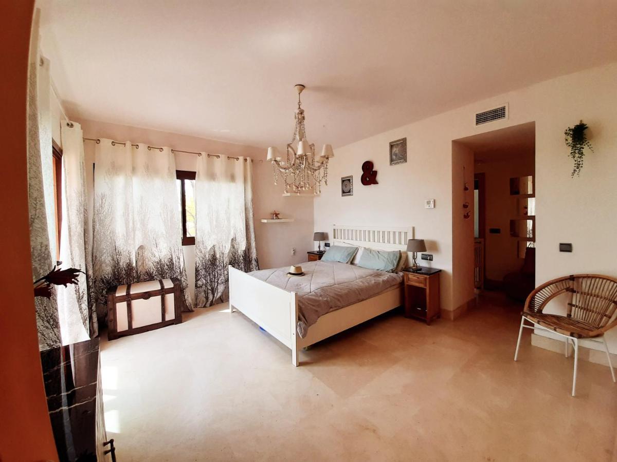Hacienda El Retamar Villa เบนัลมาเดนา ภายนอก รูปภาพ